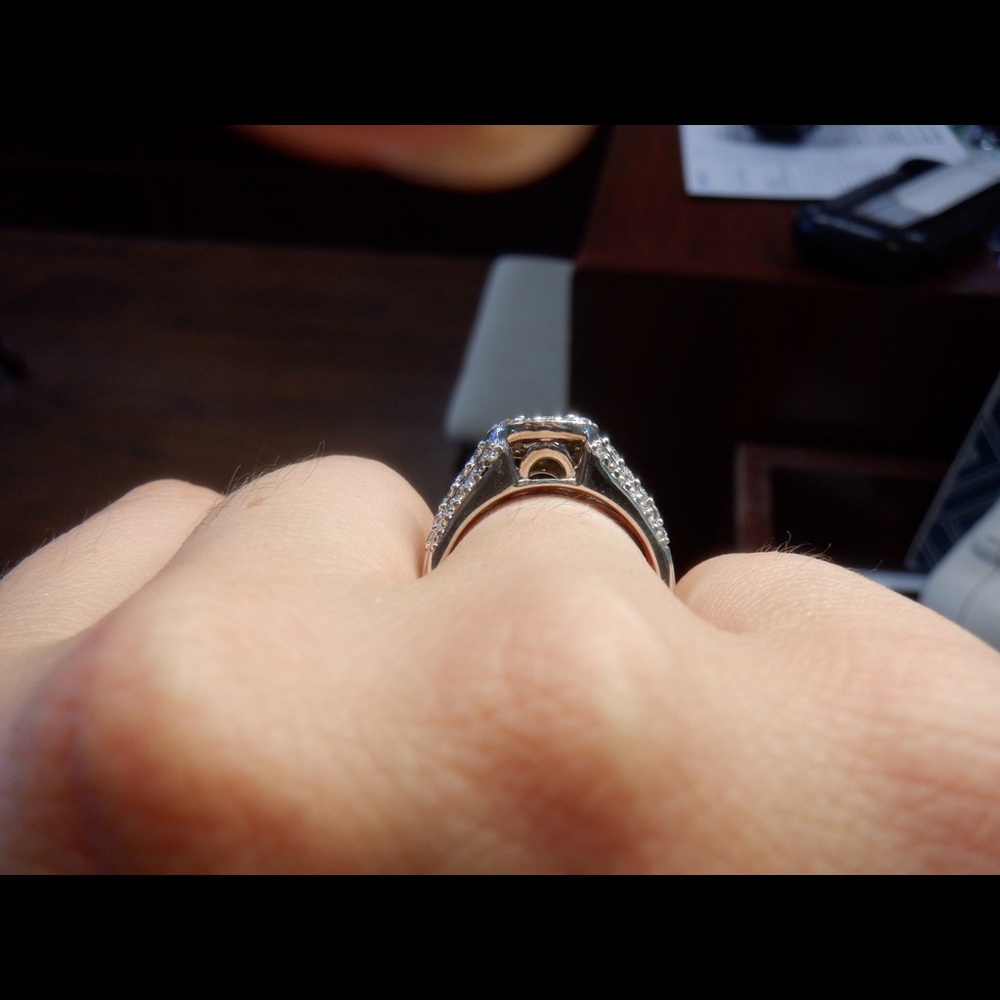 14k engagement ring white gold round diamonds - Picture 3 of 3